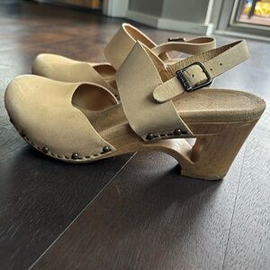 Dansko Thea Studded Leather Wooden Wedge Cut Out Heel Sz 38